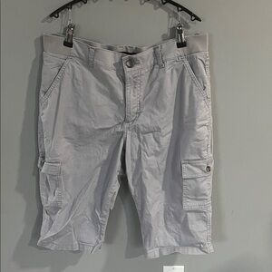 Lee Woman’s Light Gray Cargo Shorts 12P